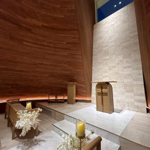 祭壇までの距離が近く、新郎新婦までの距離が近い。|745367さんの山手迎賓館/テイクアンドギヴ・ニーズウェディングの写真(2620935)