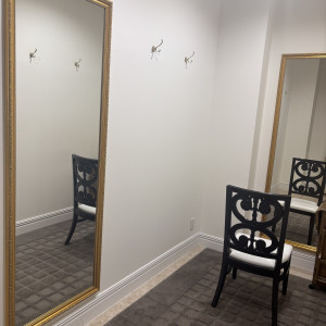 親族の中々着付けなどができる部屋があります。|745367さんの山手迎賓館/テイクアンドギヴ・ニーズウェディングの写真(2620937)