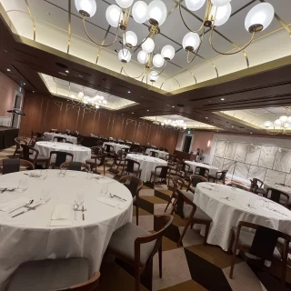 和モダンなデザインが特徴です。