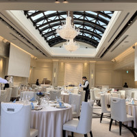 白基調の会場
