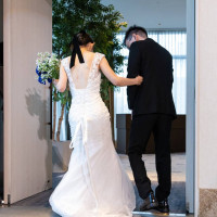 披露宴会場、退場時(中座)