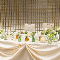 披露宴会場内、メインテーブル