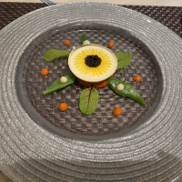 ひまわりをイメージした料理。オレンジ色もあります。