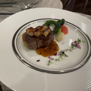 お肉料理とても美味しいです。
