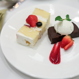 ウェディングケーキとチョコのケーキ