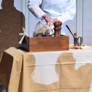 チーズリゾットを新郎が作る演出です。