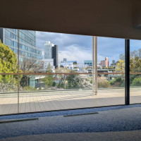 披露宴会場の窓が大きくて、会場がより広く感じました。
