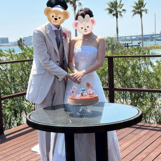 テラスでのケーキ入刀