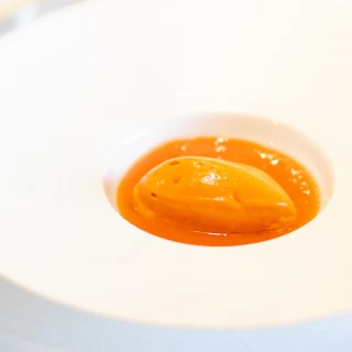 赤ピーマンのムースフレッシュトマトのクーリー