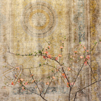 ロビーのタペストリーと花