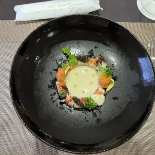 プレジールの式場の食事会の前妻になります。