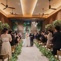 フラワーシャワーで退場