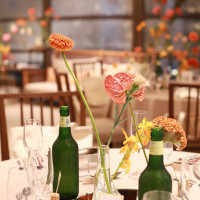 オレンジ、黄色の装花は式場のテーマカラーにも合ってました