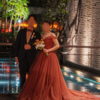 披露宴後、中庭でお色直し後のショット