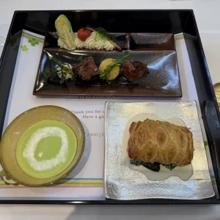 料理の試食。とても美味しく胸を張っておもてなしできます。