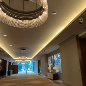 披露宴会場までの道|746007さんのパレスホテル東京(PALACE HOTEL TOKYO)の写真(2424682)