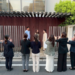 スタッフさんにお見送りしていただいてるところ|746018さんのIWAI OMOTESANDO(イワイ オモテサンドウ)の写真(2424788)