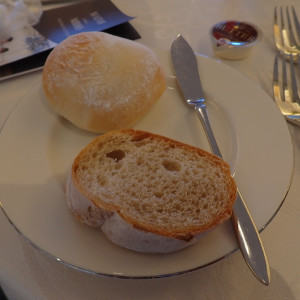 料理にパンがつきます|746031さんのフェニックス・シーガイア・オーシャン・タワーの写真(2558846)