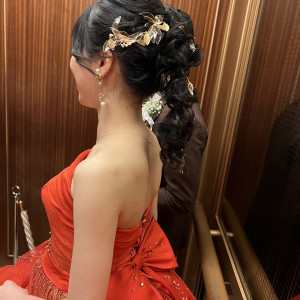 編みおろしヘアアレンジ(カラードレスver)|746031さんのフェニックス・シーガイア・オーシャン・タワーの写真(2558853)