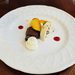 デザートの試食をしました。
引き出物になるフィナンシェ|746061さんの旧軽井沢礼拝堂 旧軽井沢ホテル音羽ノ森の写真(2425075)