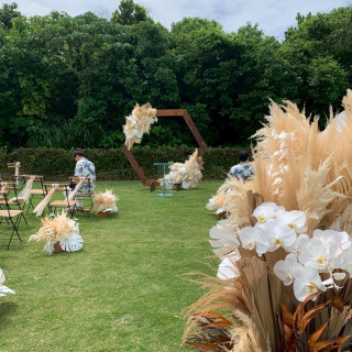 ガーデンウェディング会場、お花の雰囲気もわかる写真