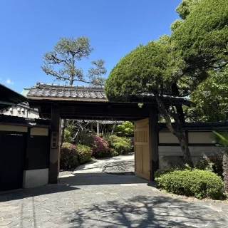 入口の門です。