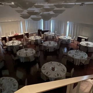 披露宴会場1の階段上からの写真1
