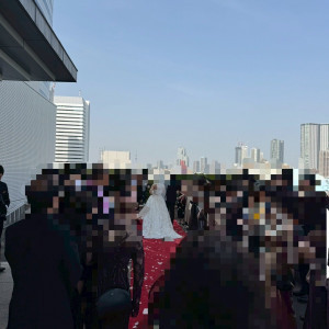外でフラワーシャワー|746230さんのホテル インターコンチネンタル 東京ベイの写真(2427745)