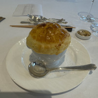 スープのパイ包
オレンジ風味なのが面白かったです！