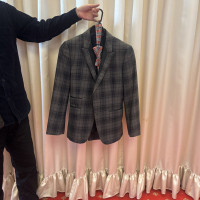 タキシードも柄やカラー、デニムなど色々あった。