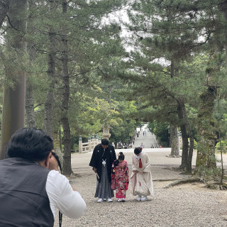 参道を歩き、写真館の方に撮影していただきました。