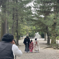 参道を歩き、写真館の方に撮影していただきました。