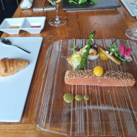 ノルウェーサーモンのミキュイ
クロワッサンと季節のジャム