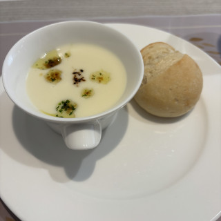 あたたかいスープとパン