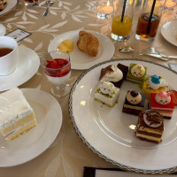 スイーツビュッフェ　ウェディングケーキ