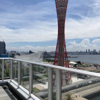 スカイコートからポートタワーが見えます
