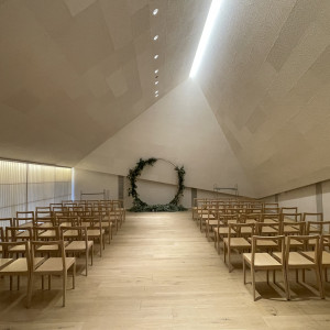 シンプルですがおしゃれなチャペルです。|746725さんのMIRAIE Wedding（ミライエウエディング）の写真(2428852)