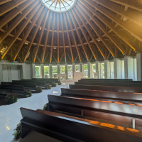 凛という挙式会場
天井からの太陽の光がとても綺麗です