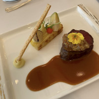 コースの肉料理