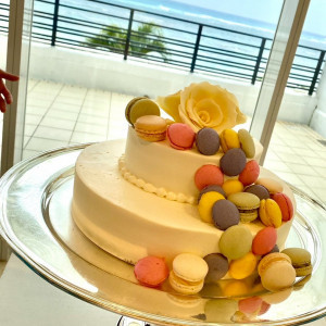 楽しみにしていたウエディングケーキとバルコニー|746829さんのラソール ガーデン・アリビラ クリスティア教会 チュチュリゾートウエディングの写真(2429494)
