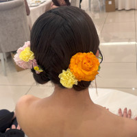 生花を使ってヘアアレンジメントも