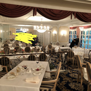絨毯やカーテンの色味が可愛いので装飾がシンプルでも映えます！