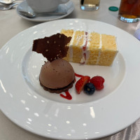 デザートとウェディングケーキ