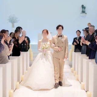真っ白いチャペルでみんなの笑顔を見ながら退場しました