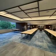 窓のある披露宴会場