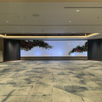 大人数向け披露宴会場(LED画面オン)