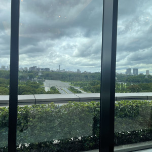 挙式から披露宴までの待合室から見える景色|747170さんの東京會舘の写真(2535286)