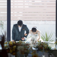 披露宴会場入場
ガーデンにつながる扉から