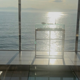 目の前が海の式場