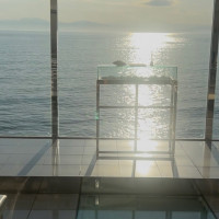 目の前が海の式場